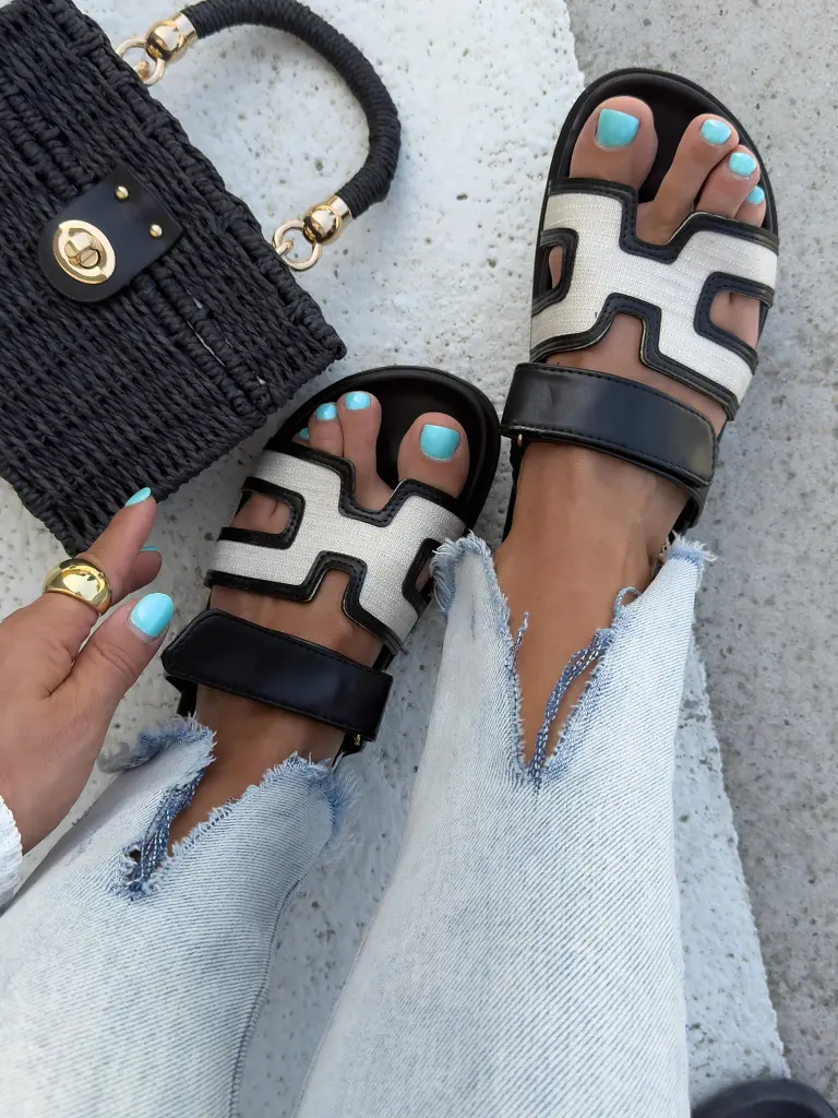 Čierne dámske šľapky JOSLEEN - next