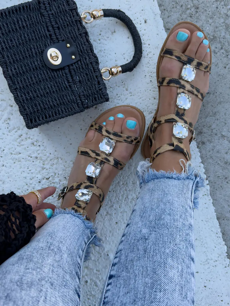 Leopardie sandále zdobené kamienkami KENDALL - next