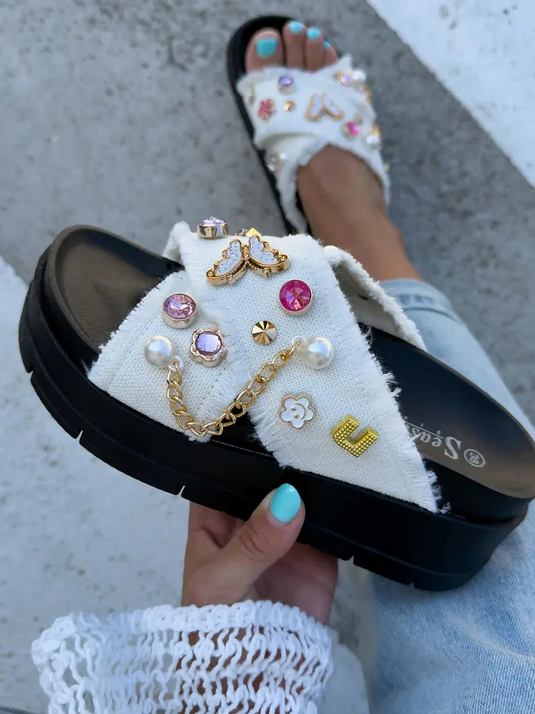 Denim šľapky zdobené kamienkami COLLINS- - next