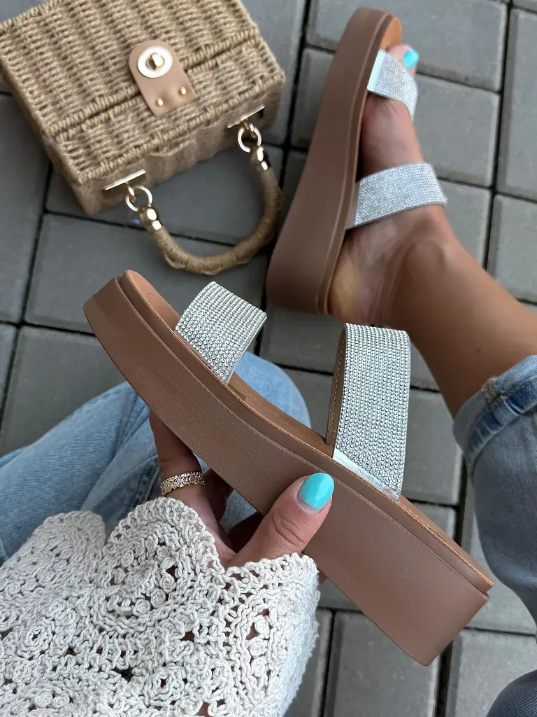 Šľapky zdobené kamienkami MANUELA-