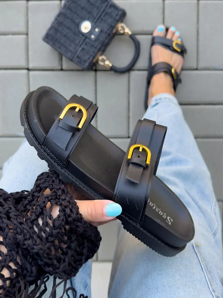 Čierne šľapky so zlatou ozdobou MARCIA- - next