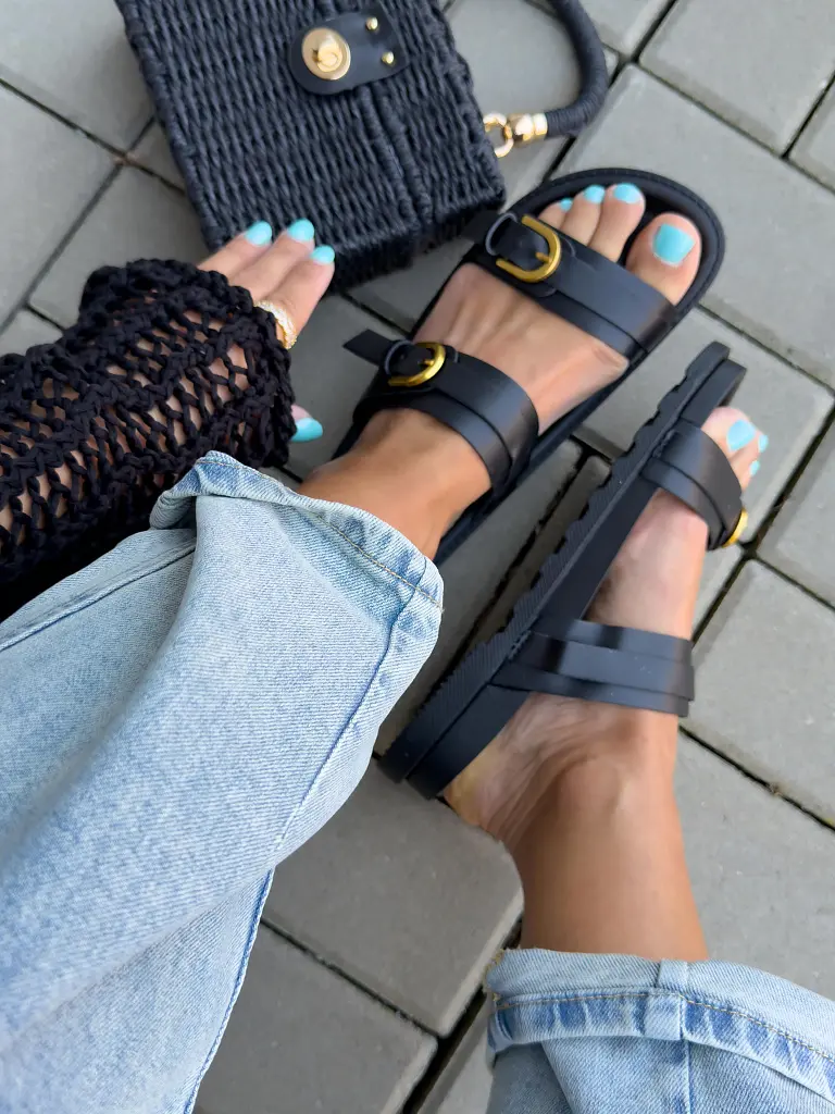 Čierne šľapky so zlatou ozdobou MARCIA-