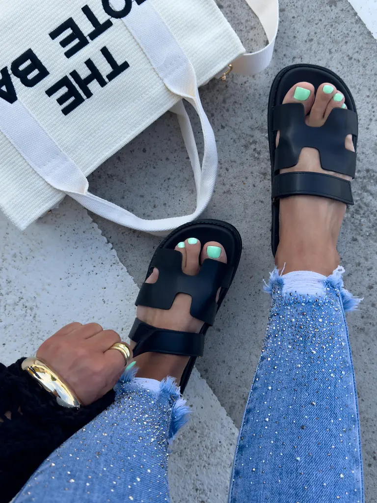 Čierne dámske šľapky JOURNEY - next