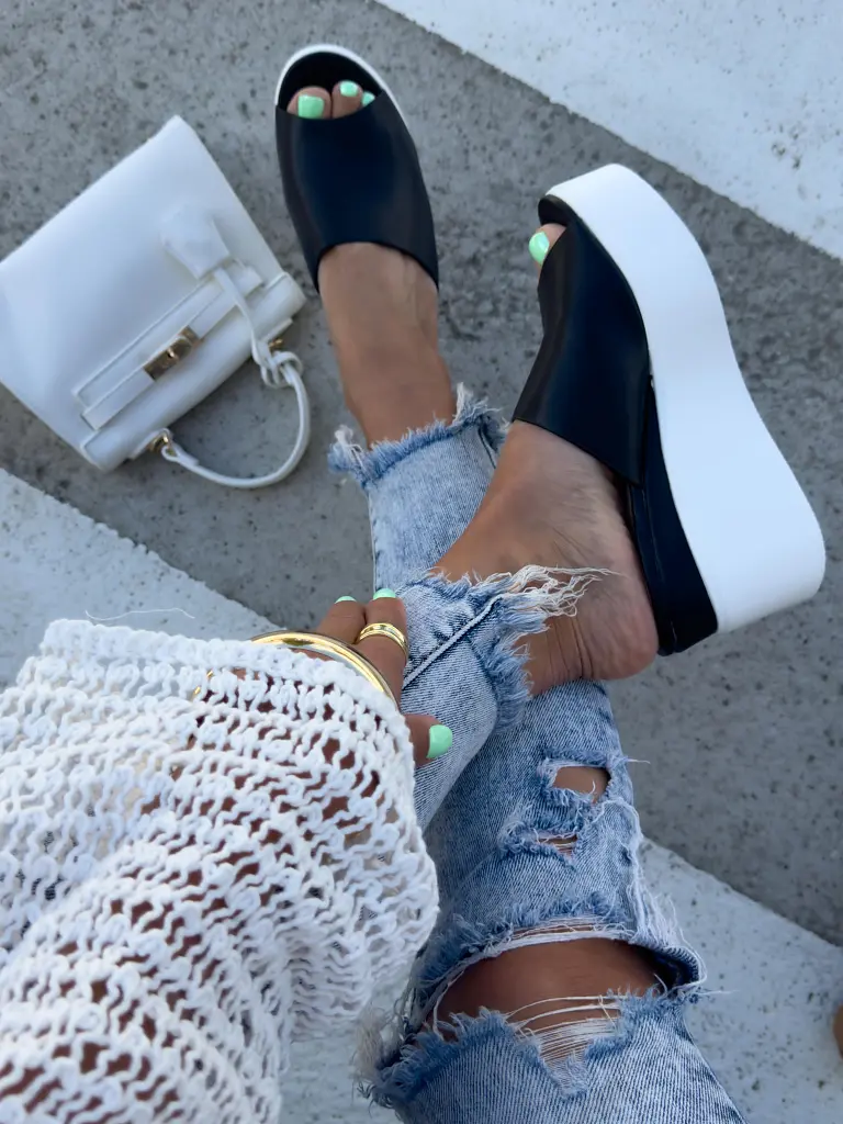 Čierne šľapky na platforme SOREL - next