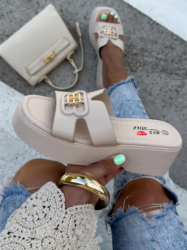 Platformové šľapky so zlatou ozdobou ORIANA - next