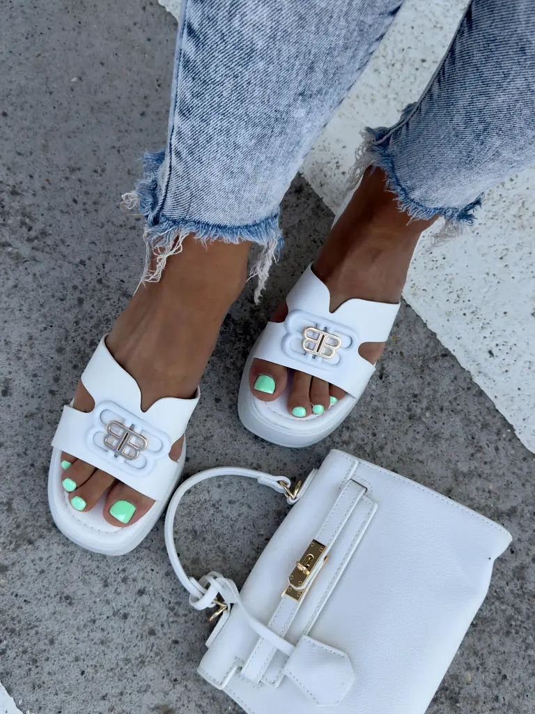 Platformové šľapky so zlatou ozdobou ORIANA- - next