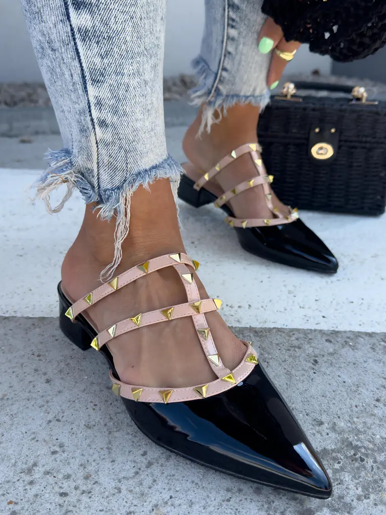 Lakované sandále zdobené nitmi AIDEN