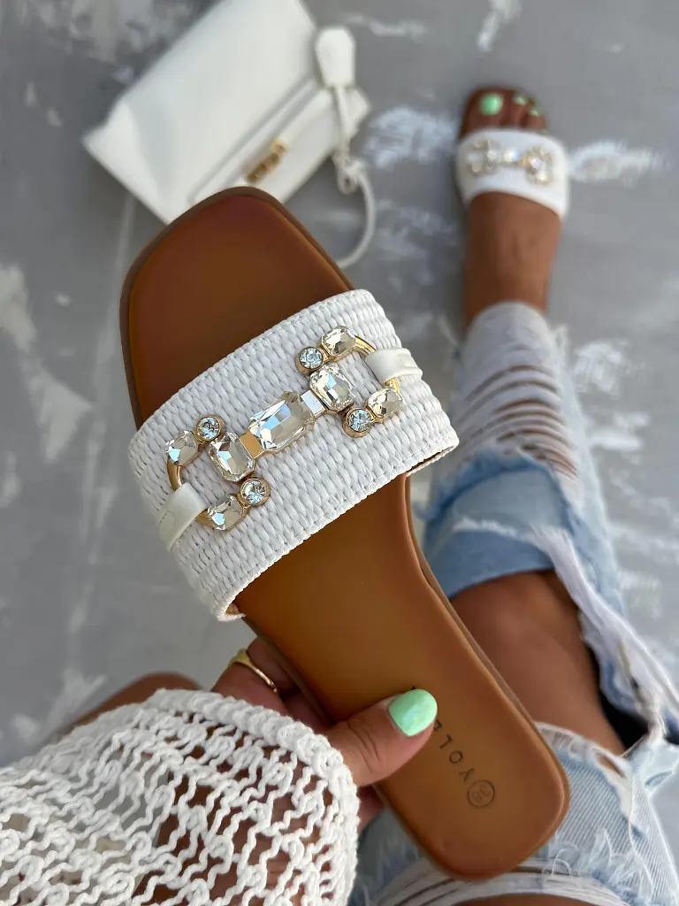 Dámske šľapky so striebornou ozdobou ARUNA