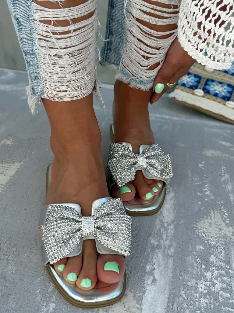 Šľapky s mašľou zdobené kamienkami HANSIKA-