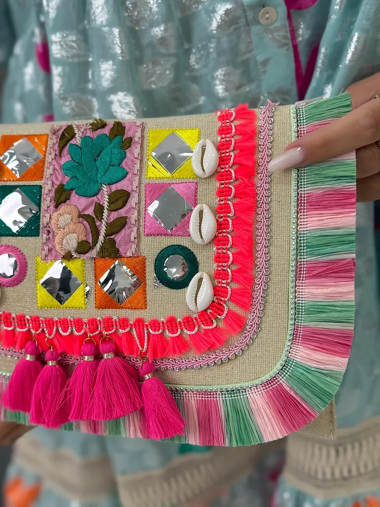 Vyšívaná kabelka COZETTE- - next