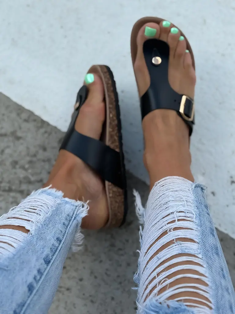 Dámske šľapky so zlatou ozdobou PAULINA- - next