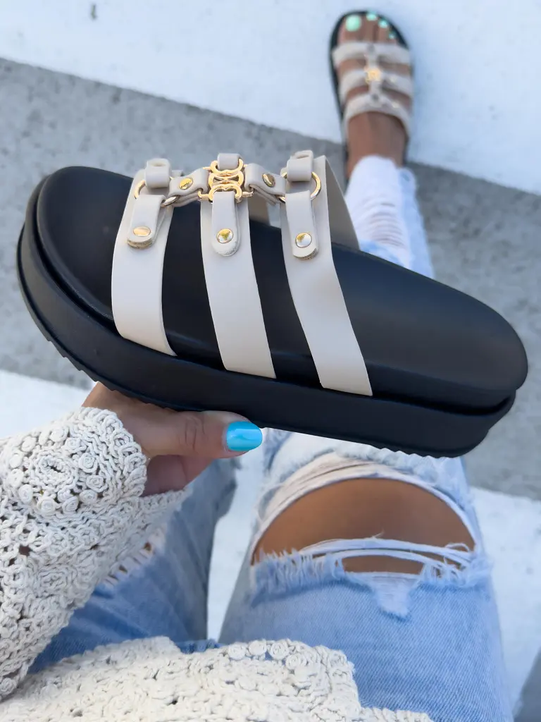 Béžové platformové šľapky OLIVA- - next