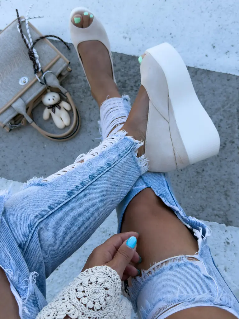 Béžové sandále na platforme TALYSA- - next