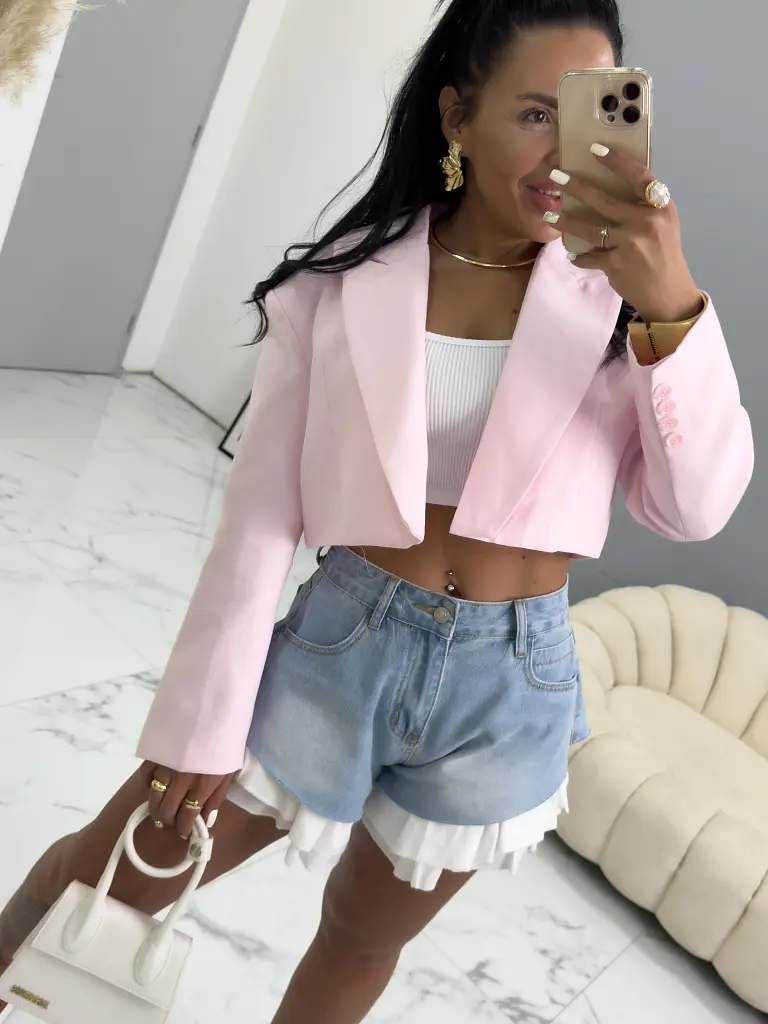 Krátke crop sako s vypchávkami na ramenách MADISON - next