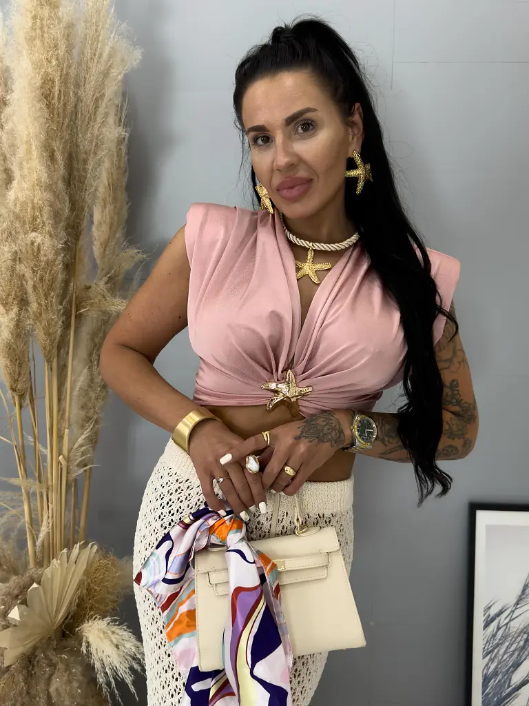 Top so zlatou ozdobou a vypchávkami na pleciach HARPER