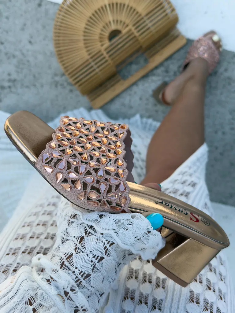 Sandále zdobené kamienkami LAURA