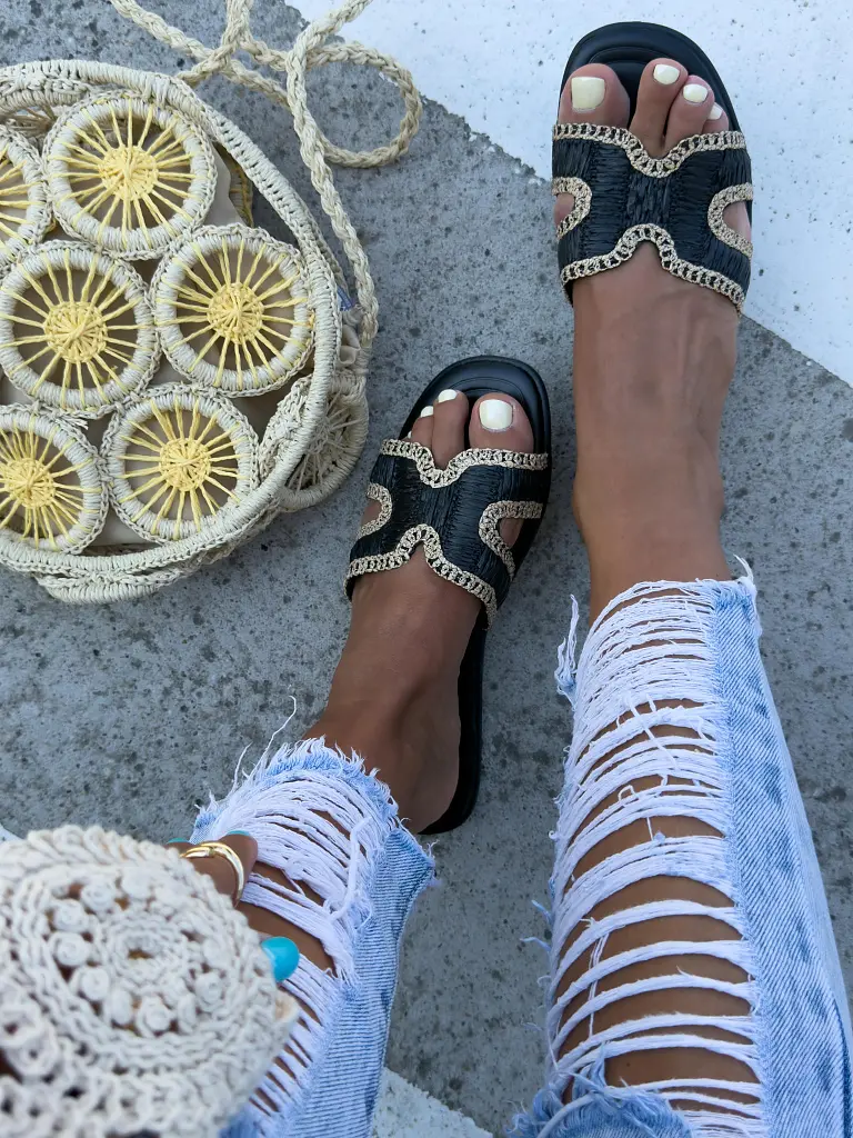 Čierne dámske šľapky ATINA- - next