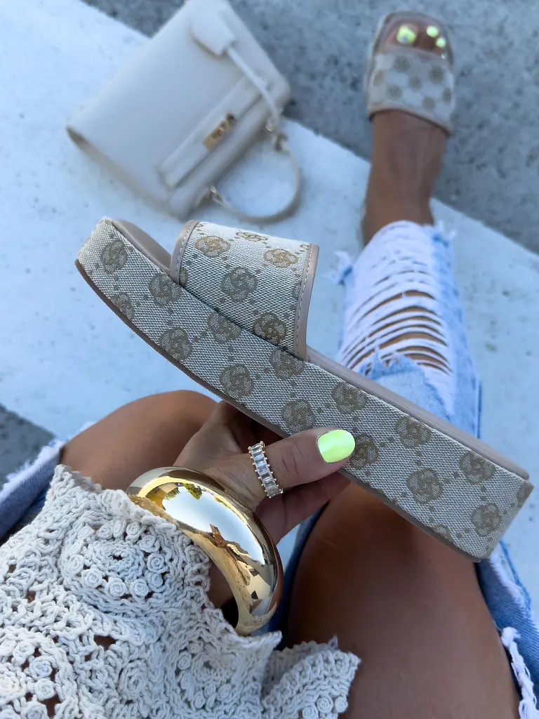 Vzorované platformové šľapky TECA-