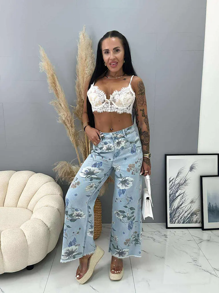 Kvetované wide-leg rifle s vysokým pásom