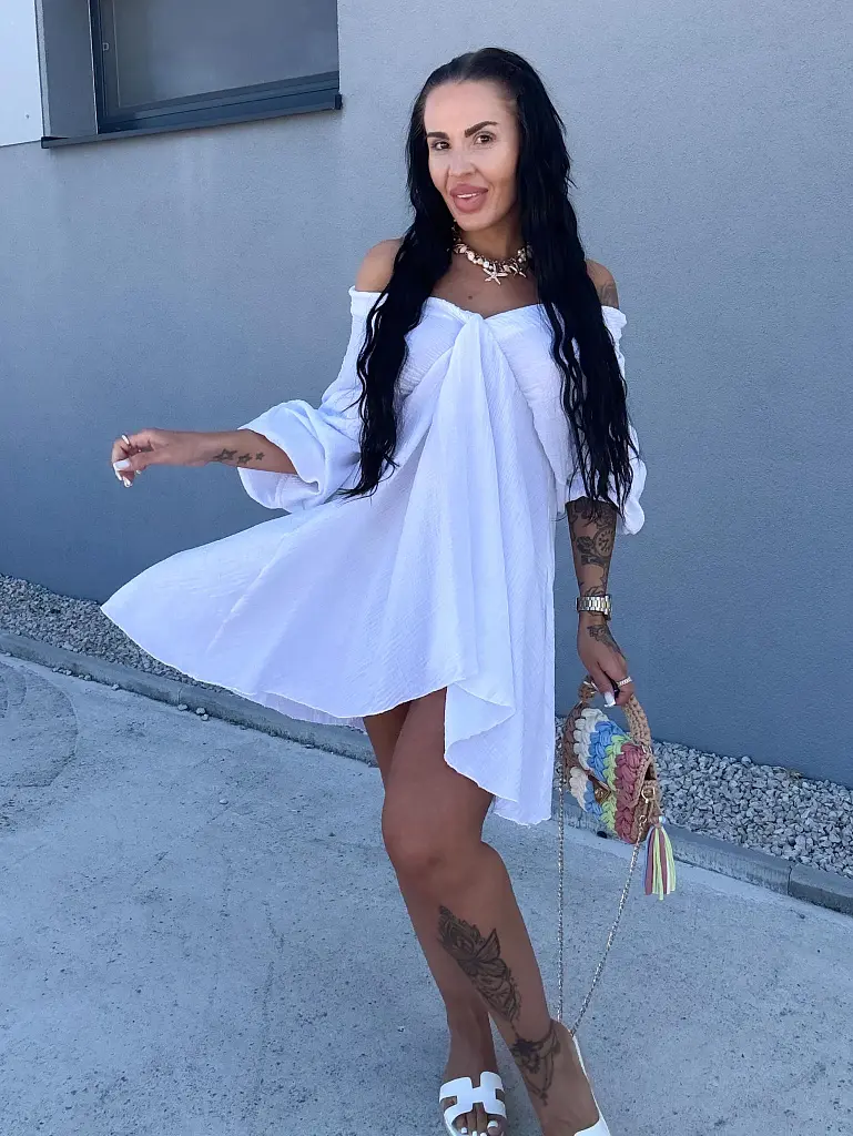 Biele mušelínové asymetrické šaty BRIENNE