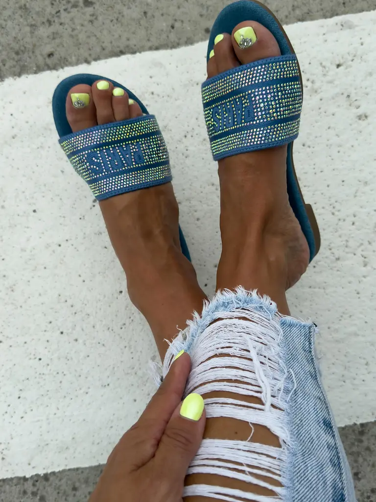 Šľapky zdobené kamienkami DETTY+ - next