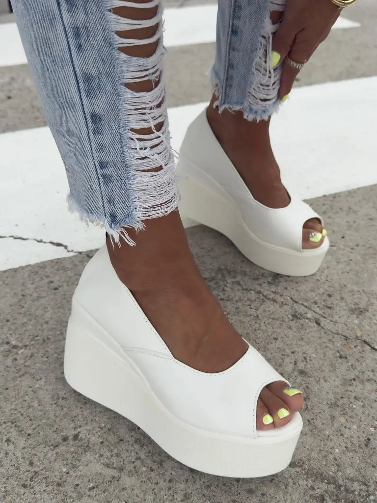 Biele sandále na platforme MANTYS