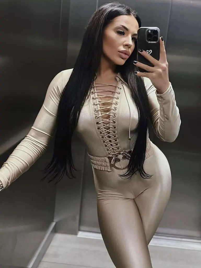 Luxusný krémový overal s opaskom ANAISA+