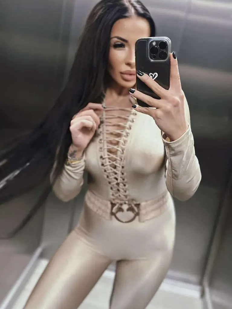 Luxusný krémový overal s opaskom ANAISA+ - next