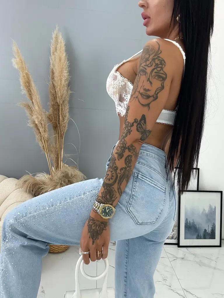 High-waist rifle zdobené kamienkami - next