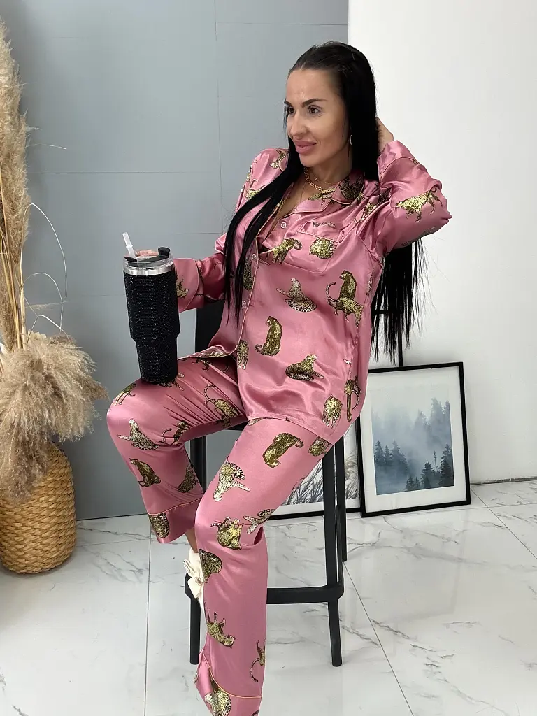 Vzorované saténové pyžamo SAFARI+