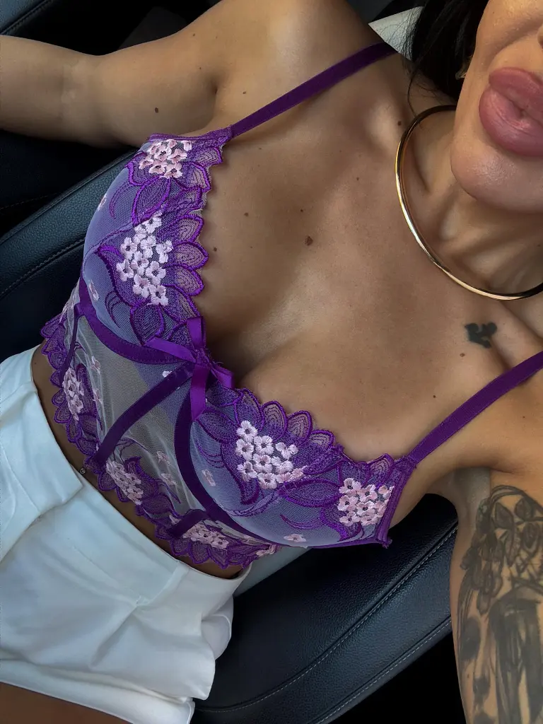 Vyšívaný bralette top DORINTA - next