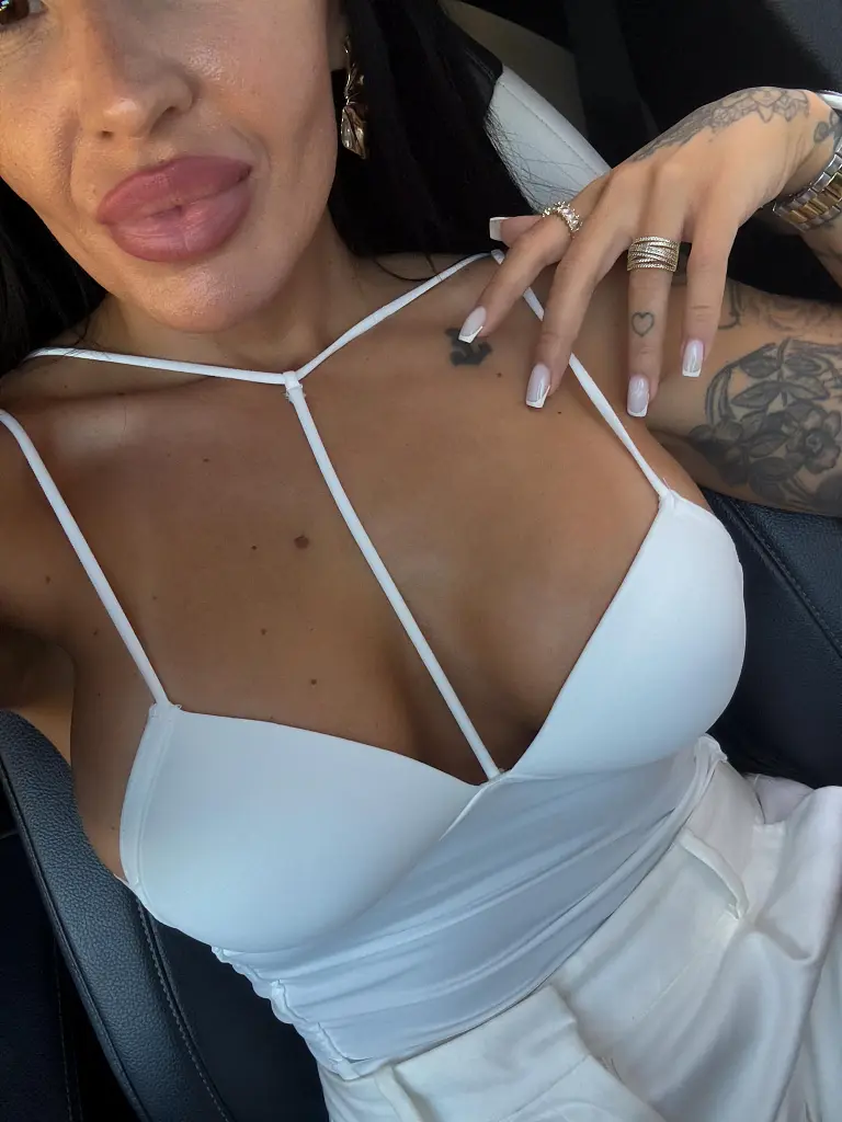 Biely top s vypchávkami MAISY - next