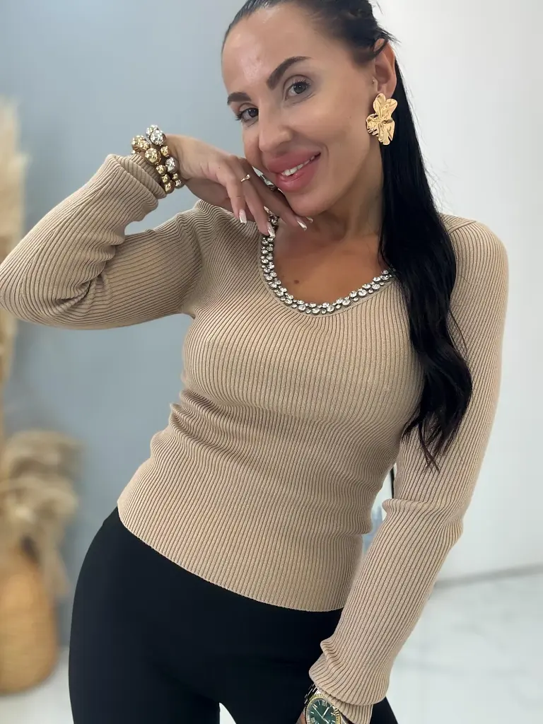 Vrúbkovaný pulóver zdobený kamienkami MILA+ - next