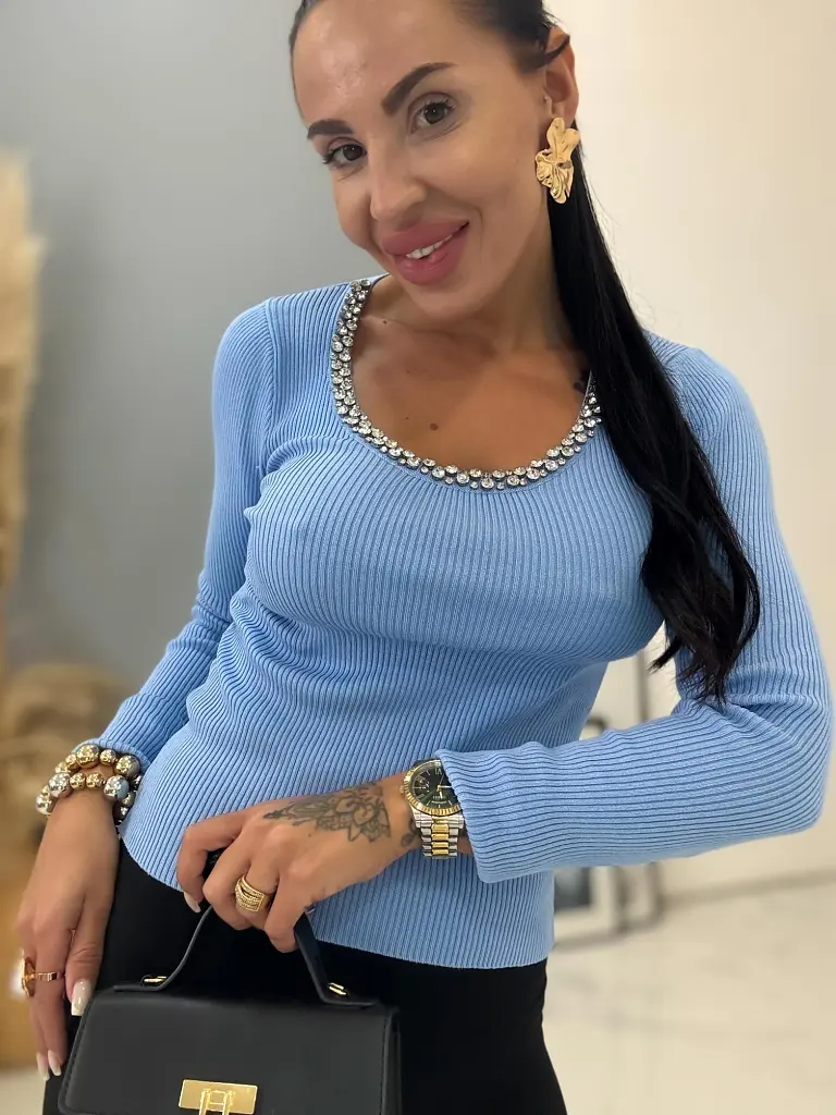 Vrúbkovaný pulóver zdobený kamienkami MILA+ - next