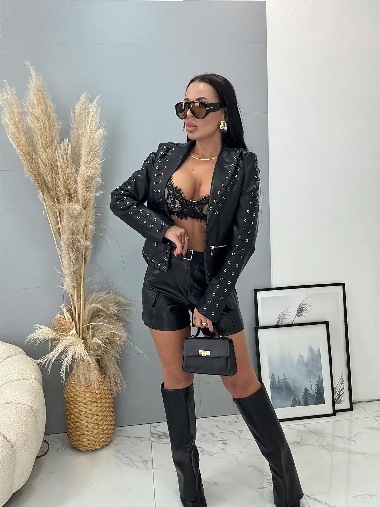 Koženkové šortky s opaskom DANIELA - next