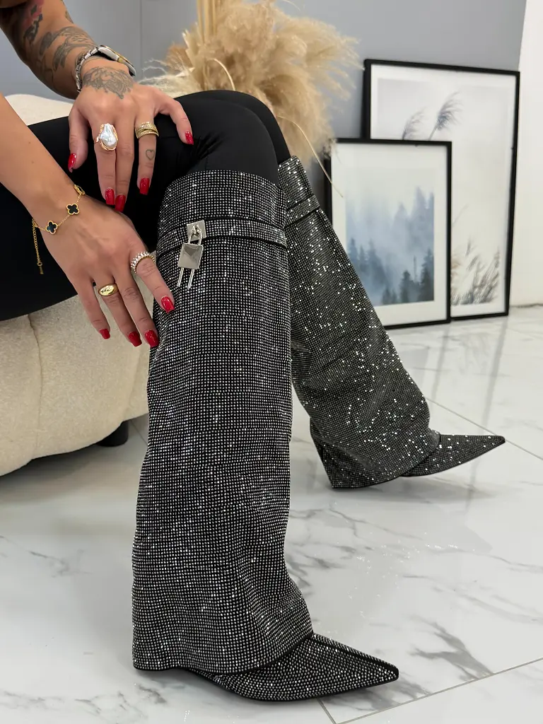 Vysoké čižmy zdobené kamienkami ZOFIA - next