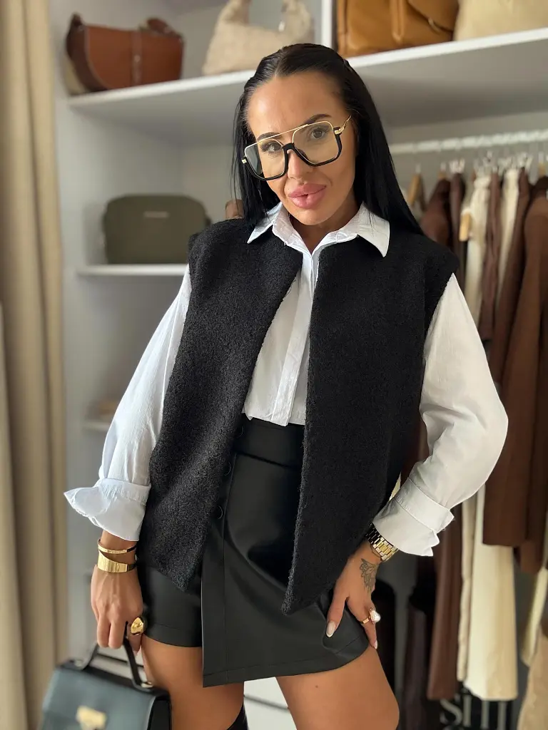 Vesta s otvoreným strihom FREYDA