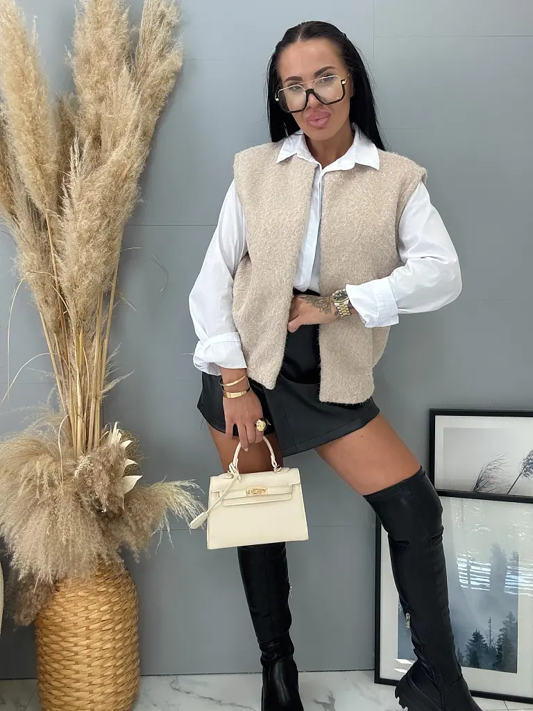 Vesta s otvoreným strihom FREYDA