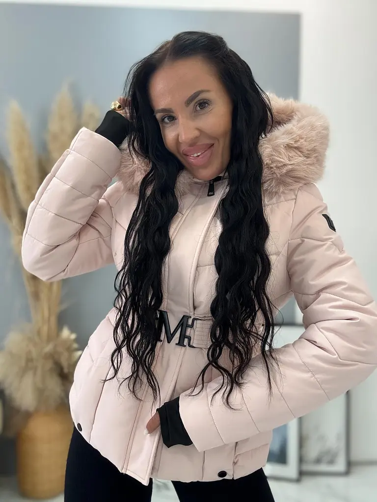 Bunda s kožušinou a kapucňou ARANA