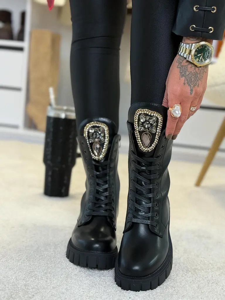 Šnúrovacie čižmy so zlatou ozdobou LOREN - next