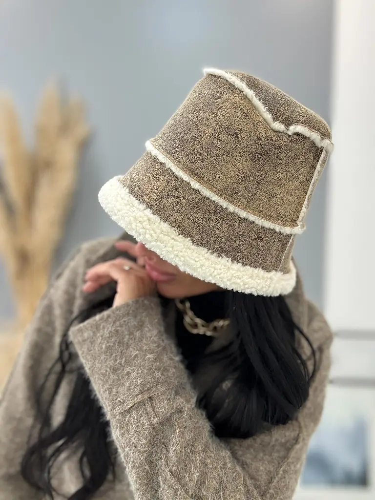 Teplý klobúk - next