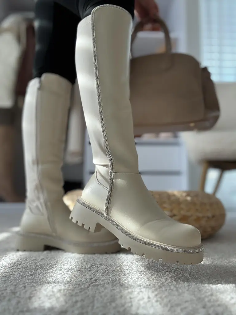 Vysoké čižmy so striebornou ozdobou ROYA- - next