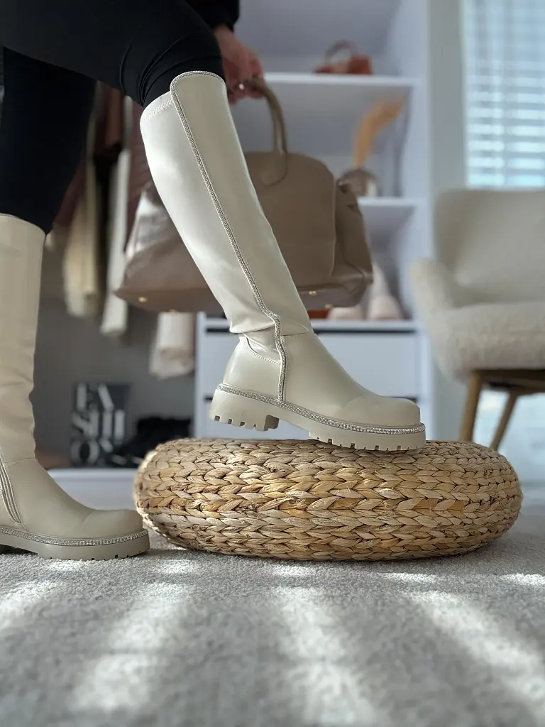 Vysoké čižmy so striebornou ozdobou ROYA-