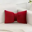 Zamatový dekoratívny vankúš s červenou mašľou