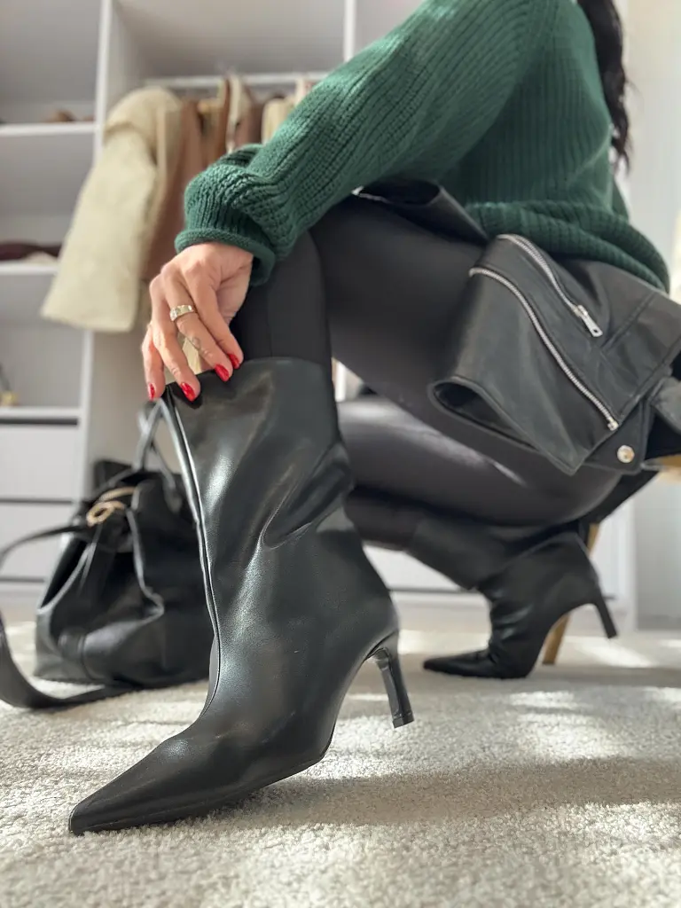 Čierne dámske čižmy NIKIA - next