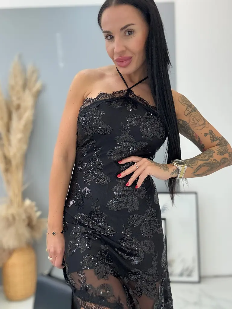 Čierne šifónové šaty zdobené flitrami AUDRIE - next