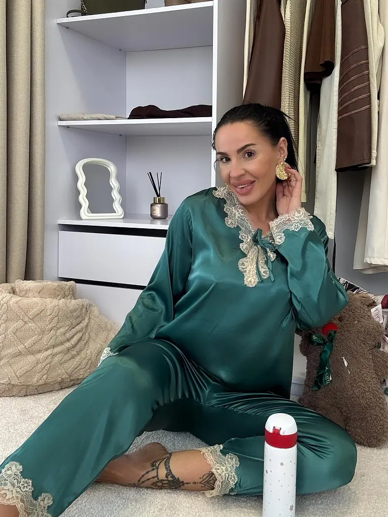 Saténové pyžamo s čipkovým lemom NAMY - next