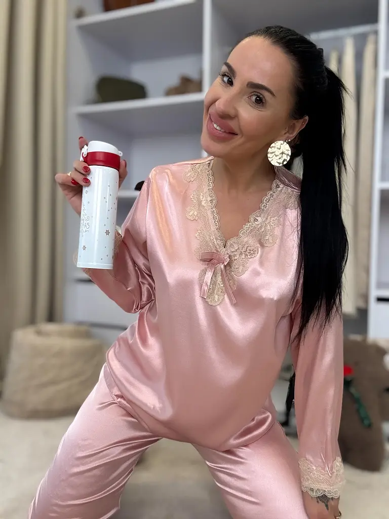 Saténové pyžamo s čipkovým lemom NAMY