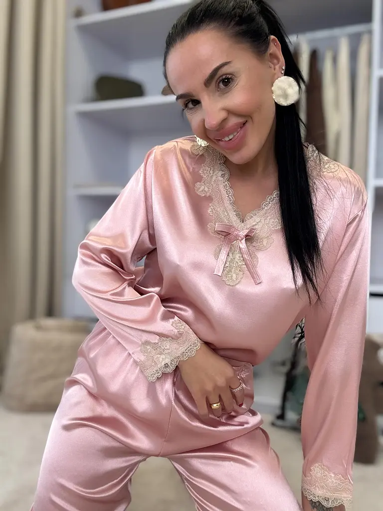 Saténové pyžamo s čipkovým lemom NAMY - next