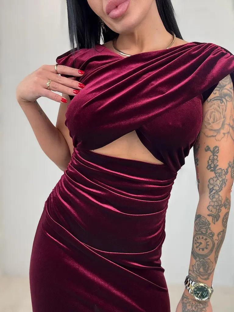 Dlhé velvet šaty s vypchávkami NADINE+ - next